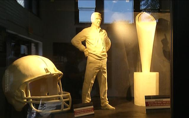 Cover3Podcast's tweet photo. LOOK: There's a life-sized Urban Meyer butter statue at the Ohio State Fair

http://t.co/RhVOh0DbOA (h/t @wsyx6) http://t.co/9VW7Tjp61O