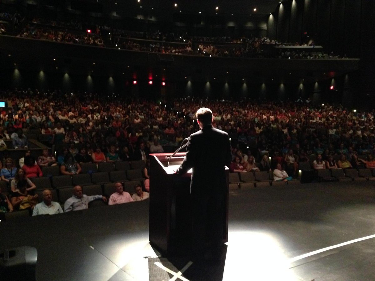 MadCoSchools's tweet photo. Institute 2015 - kicking off the new year in style! @MadCoSchools @SuptMattMassey #ItCanBeDoneMCS http://t.co/DCNID64ehB