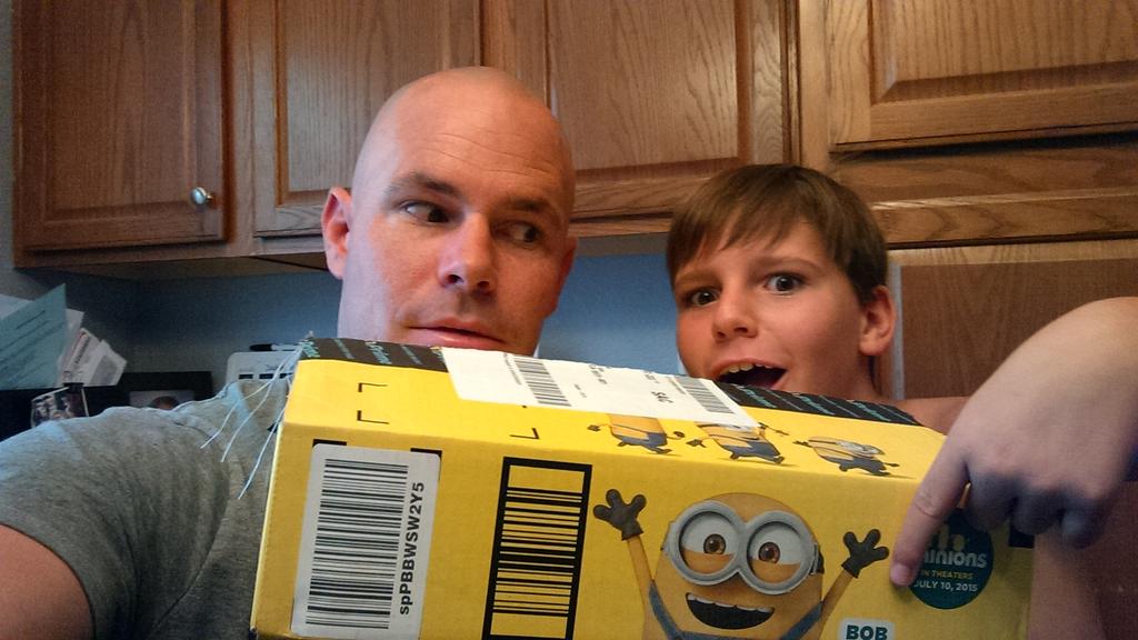 ImTheHooker's tweet photo. Oh dang! Look what we got! #minionsboxes http://t.co/y8J01XKqpd
