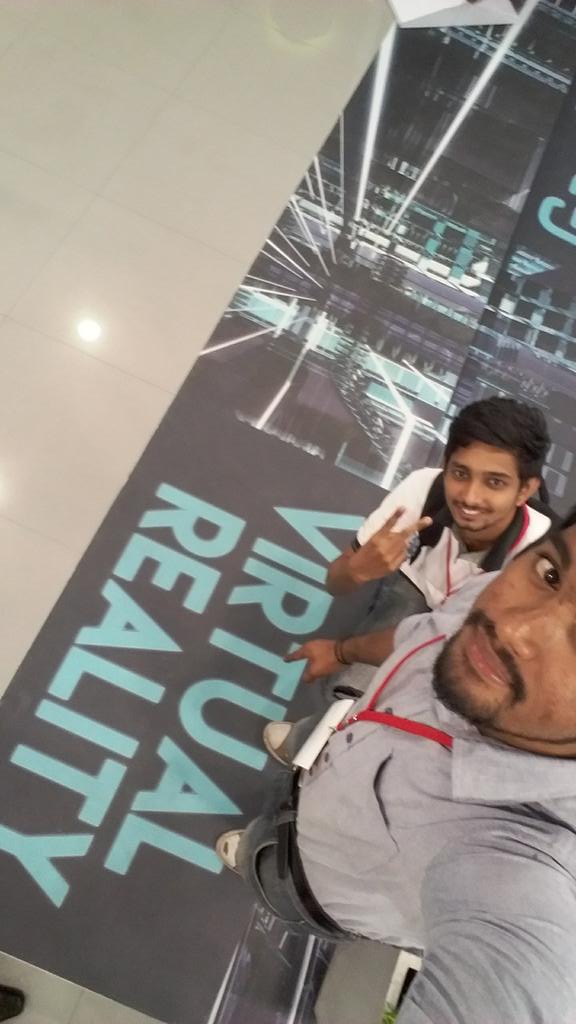 iammuaadh's tweet photo. With @batzeee  #DialogIconicTour #VirtualReality http://t.co/poIBo1P5Re