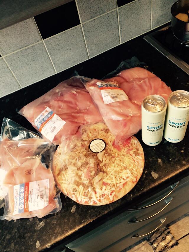 Jay_568's tweet photo. @MuscleFoodUK #TweetYourMeat #gains #protein #beer #pizza http://t.co/9pGLsDhthX