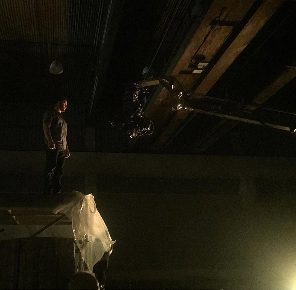 AmellFrance's tweet photo. ARROW | Tournage saison 4 http://t.co/Z9yuE7el7B