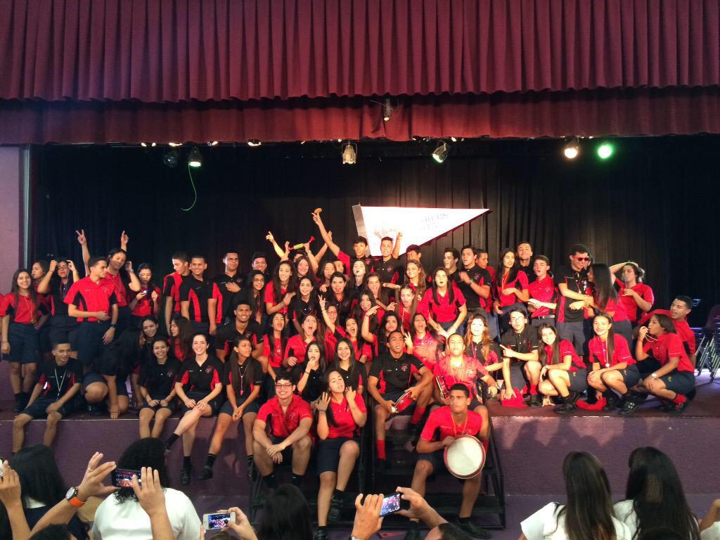 KianaValentin19's tweet photo. A ley de nada para comenzar nuestro ultimo año ! 🔴⚪️⚫️  #Falcons16 #Familia http://t.co/QqIHqXFuIw