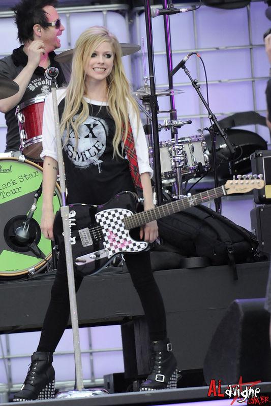 HiThereAvril's tweet photo. #GetFlyOniTunes Love these pics! <3 http://t.co/ZBSlTkLfsK