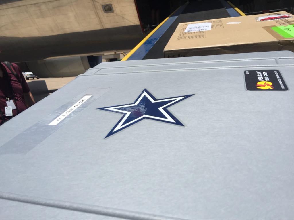 Image Cowboys boarding plane to Oxnard Dallas Cowboys Forum