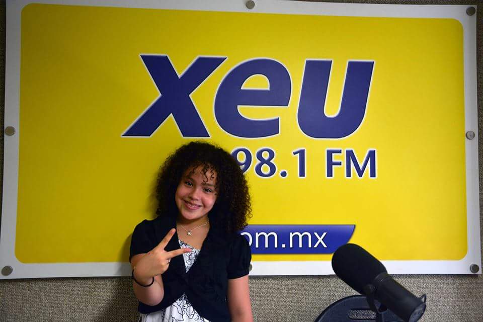 Nicolegattigar's tweet photo. Saludos a todos 👐 y muchas gracias al @xeuradio @pacomoralesc 😘 por la entrevista 🎤📻🎧 http://t.co/QEWfkDfUtL