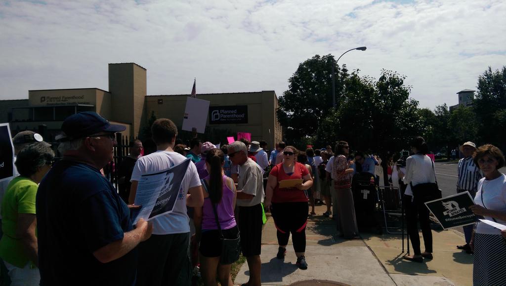 GraceOBrien7's tweet photo. St. Louis rally today. #DefundPlannedParenthood http://t.co/j2L0aKnXMU