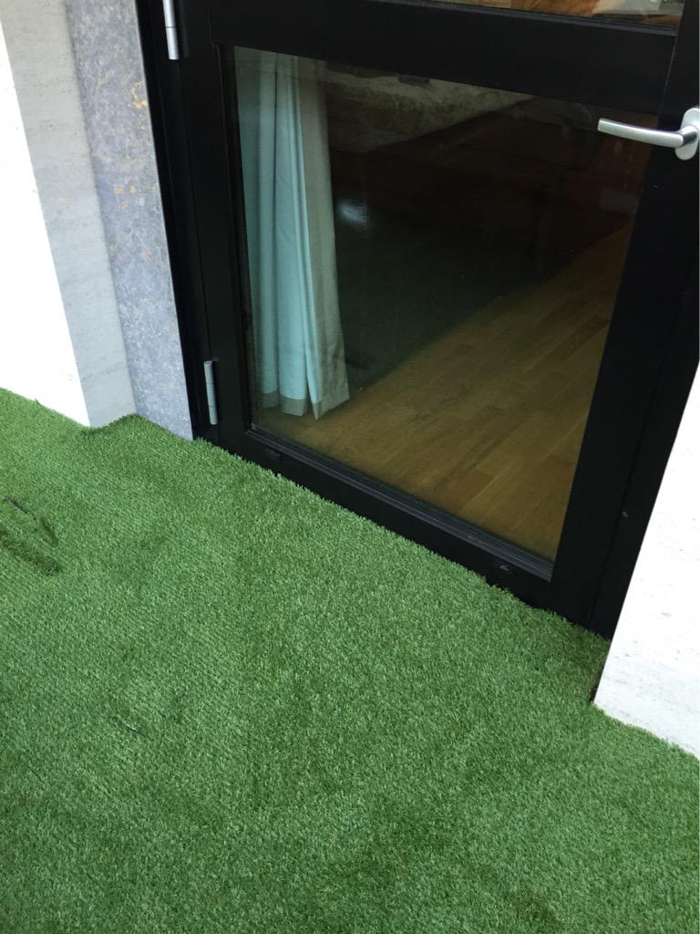 Troodles2011's tweet image. Door clearance problems.. #iwantgrassonmybalcony #doorproblems