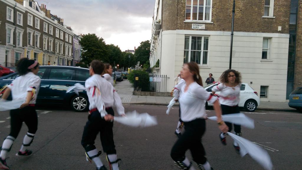 princesswales22's tweet photo. #tradition #London #itMayrain http://t.co/2M1j2F72Bw