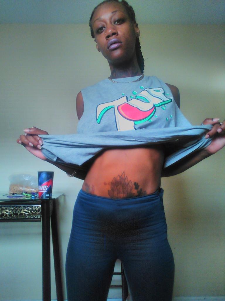forbidden_Lotus's tweet photo. Hips ? No belly ? ! http://t.co/3GGfqwb477