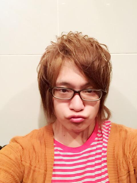 0508Kanon's tweet photo. 今日は珍しくメガネ出勤😝
イノベーションオープンしましたー🎶

今日で7月度がおわるー🙈

今日も気合い入れて飲むぞー✨✨ http://t.co/bbOONCbskt