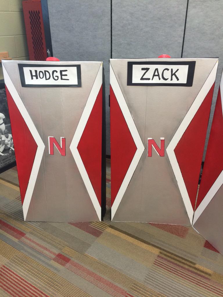 ZackAndDrew's tweet photo. See you the first day of school 😏 http://t.co/R3zd3hAyMY