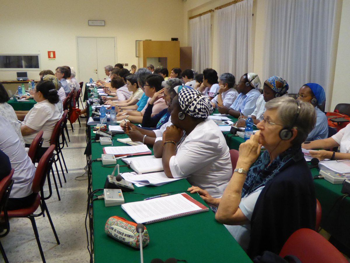 “Cuerpo Apostólico universal y servicio de gobierno para el “más” de la misión”.