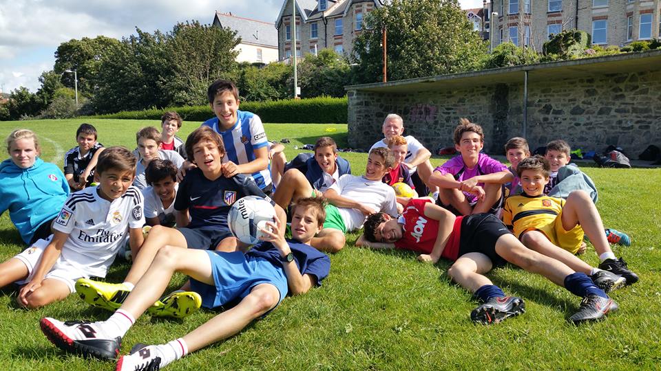 SportyChoices's tweet photo. Fun &amp; games with our Country Cousins students &amp; local players after football @ Sporty Choices Multi Sports Academy. http://t.co/fr6CbKwDNK
