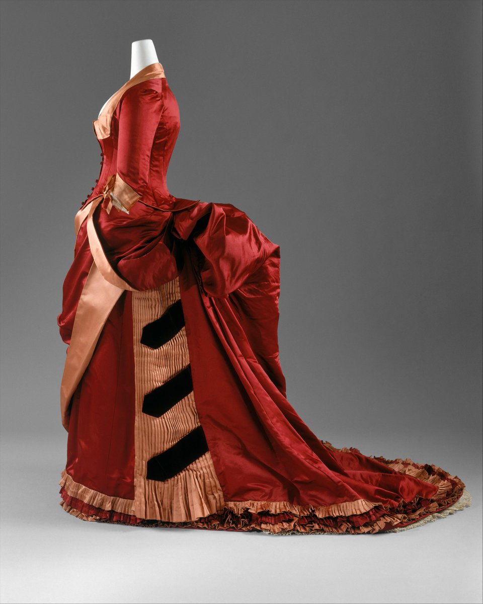 metmuseum's tweet photo. It was a popular conceit that the cantilevers of some bustles could hold an entire tea service http://t.co/DwkYeADpvR http://t.co/yJv6F6WLLz