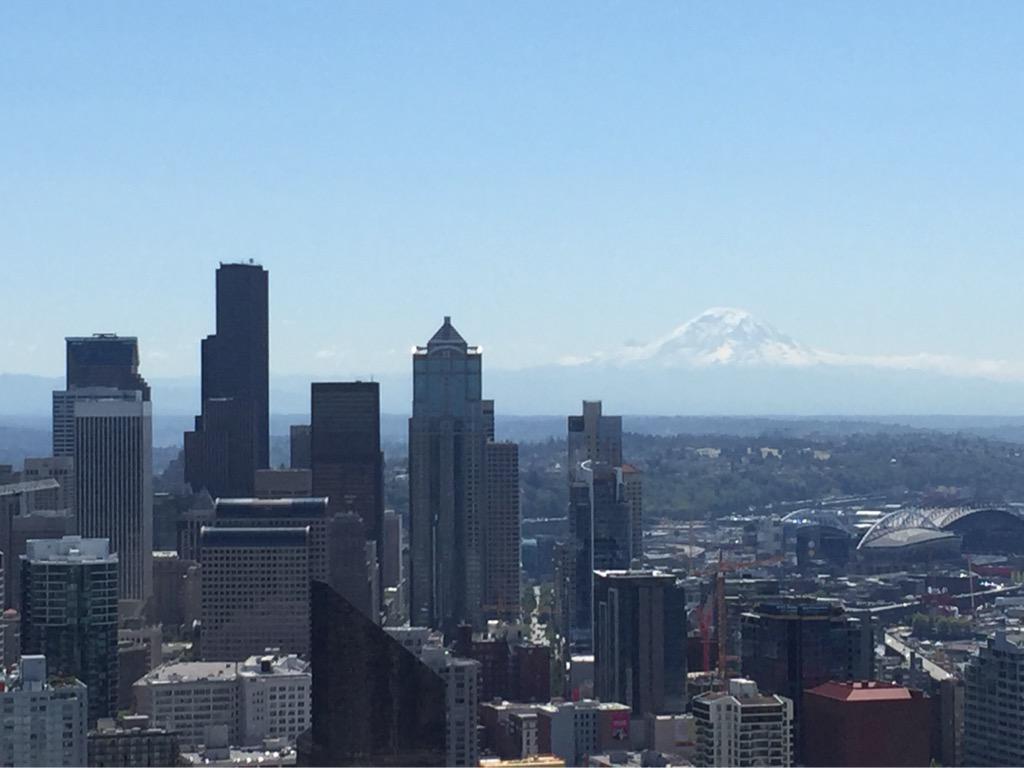 MsParvinCHS's tweet photo. View from the top of the Space Needle. Hey, Mt. Rainier! Btw it doesn't even look real. #nofilter http://t.co/AUtksCsfYF
