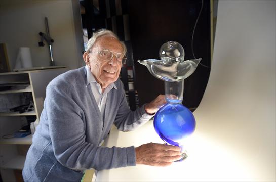 WR_Record's tweet photo. Wilhelm Nassau, 92, still working at #Waterloo's Clay and Glass Gallery http://t.co/4OUj6SsZnb http://t.co/hU9ZQf30YN