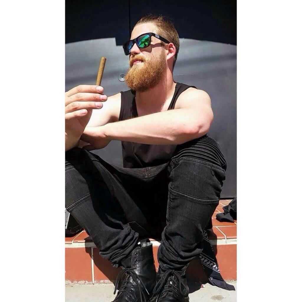 BeardOnTheBasil's tweet photo. Every side is my "good side" 😏 http://t.co/u3FKTHD5aK
