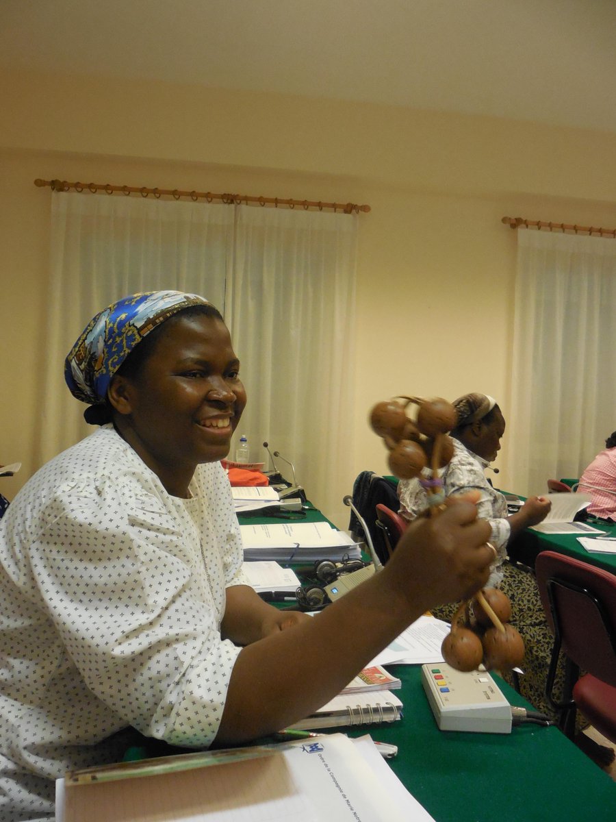 Iniciamos el día con la oración preparada por la PAC,nos invitan a ser pan, tierno y bueno, que se parte y se reparte