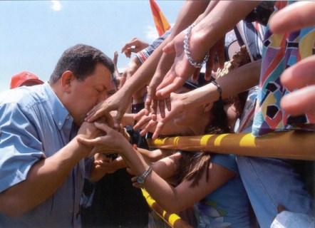antvvenezuela's tweet photo. “Chávez se convirtió en un relámpago de luz para Venezuela” http://t.co/Z4ahCbM3eJ http://t.co/cy7fXZ5FNl