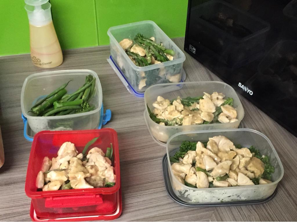 ZaraJones7's tweet photo. Meal prep #gains #mealplan #diet #fit http://t.co/Bwz9s5TmT1