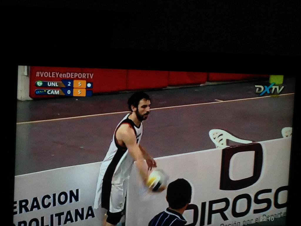 Finoli10's tweet photo. Siguiendo a @BrunoVinti con @franetovich91 por @DXTVparatodos 
#VOLEYenDEPORTV #daleamigos http://t.co/Hh07isk6R0