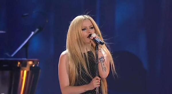 xinxyuzzz_1's tweet photo. #GetFlyOniTunes @AvrilLavigne @AvrilFoundation @GABRIELPANDURO @EvanT @ddlovato #July25LittleBlackStarDay I Love You http://t.co/G2YYBG4Xgo