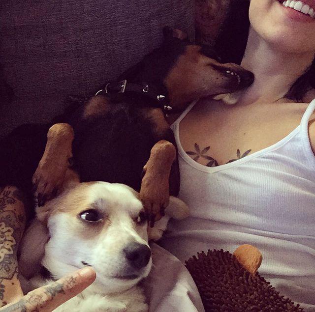 Who needs friends when you have dogs? 💁💅🏻🐶