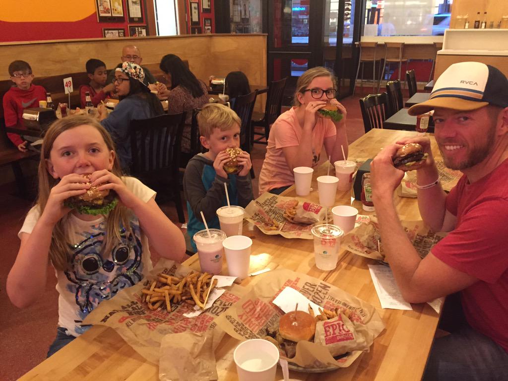kellyejohnson's tweet photo. #epicburger with the family! #upshow http://t.co/LJwLzUXfYG