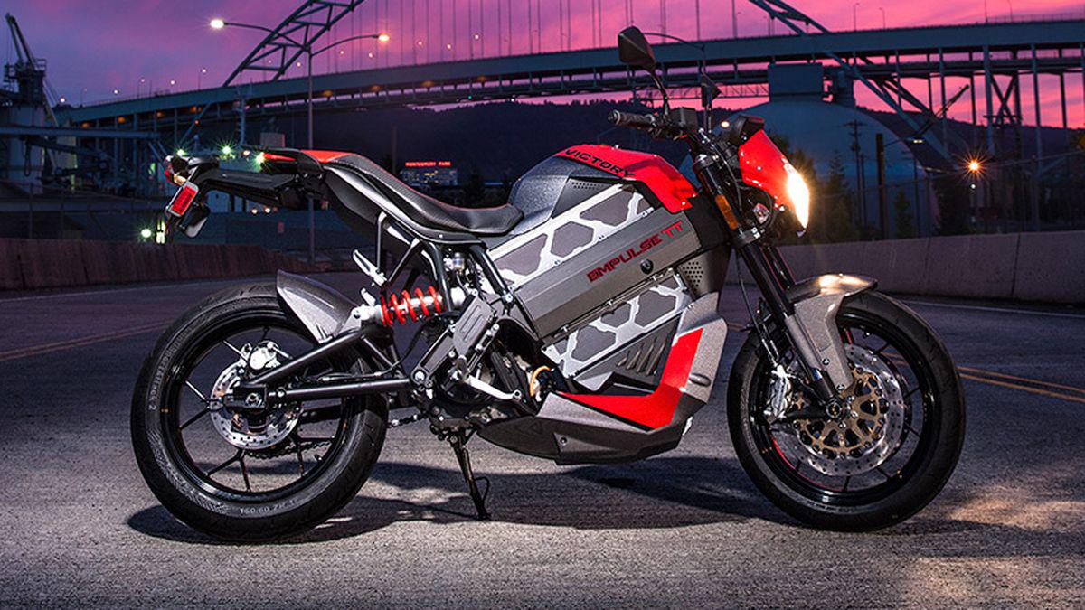 verge's tweet photo. Victory's $19,999 Empulse TT electric motorcycle can go 140 miles on a charge http://t.co/kNr95ITo4M http://t.co/8AsSSSG2fu