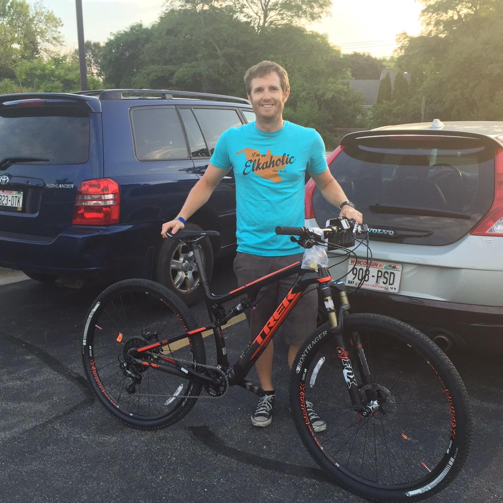 New bike day! Thanks <a href="/TrekBikes/">Trek Bicycle</a> @WheelSprocketNS and @LinearSportMTB #superfly