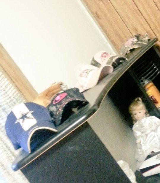 CountryLad15's tweet photo. Chillin in my new room 😀 http://t.co/JkX4gBNFFm