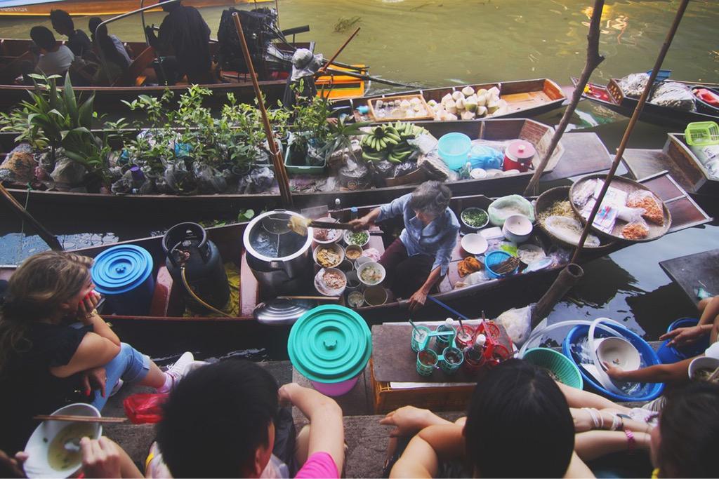 localguruapp's tweet photo. We live in a big and beautiful world. Let's explore! To host an adventure checkout our website http://t.co/6tetJfuHcw http://t.co/JWK7zQGlhi