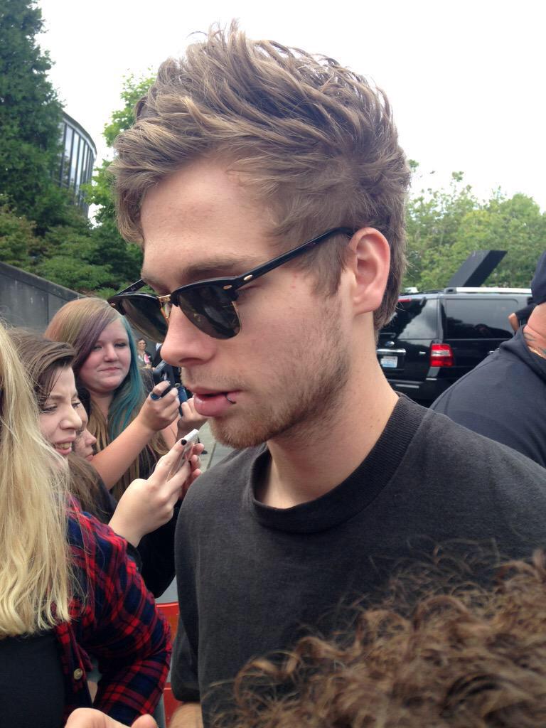 I'm Luke and I'm lame. I know these are annoying but mind rting for the not so new guy? 😁