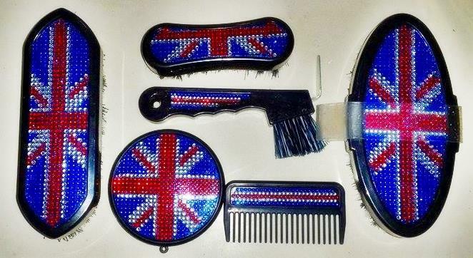 RidingMagic's tweet photo. WANNA BRING A TOUCH OF SPARKLE TO YOUR STABLE?NEW #JohnWhittaker GROOMING SET £17 http://t.co/TnP4bpLKdD #equestrian http://t.co/ZPi5AcI4aX