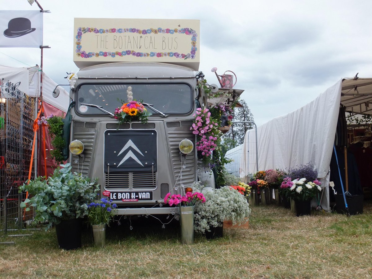 FrencHVan's tweet photo. Amazing WoMUD weekend at @WOMADCHARLTONPK with lovely Meg &amp; team from @thebotanicalbus ...spirits not rain-dampened.. http://t.co/quO3LhJ9wm
