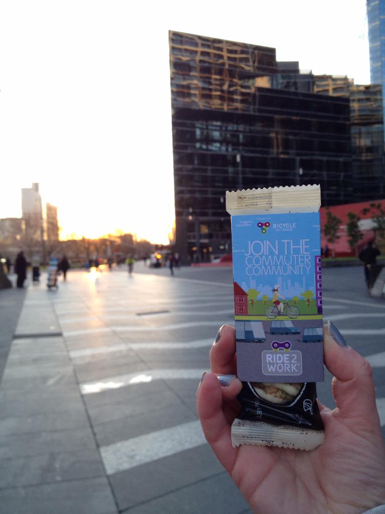 stef_m15's tweet photo. Beautiful day to #ride2work and give away free Carmans bars. @bicycle_network @Ride2WorkAust #lightbro #maximumlight http://t.co/b9691sR2qB