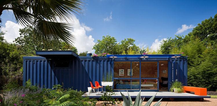 dwell's tweet photo. Shipping container guesthouse in Texas: http://t.co/yibIqHKopP http://t.co/R6q09N0ghl