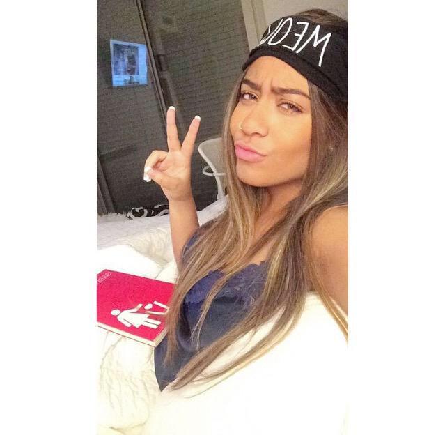 RafaellaPvt's tweet photo. ✌️😘 http://t.co/Qzf84WarZu