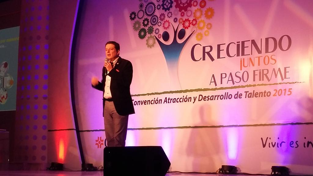 m_soberanisv's tweet photo. #juntosapasofirme "Para llegar a un mercado hay que entender cómo se comunica"- Hector Valdez en @CreciendoGNP http://t.co/X8omdU0lKM