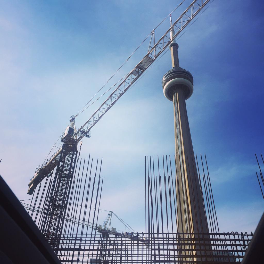 tinalovespinot's tweet photo. Still growing UP!
#myview #sunroofview #condo #toronto #cntower http://t.co/Um1eDPkTde