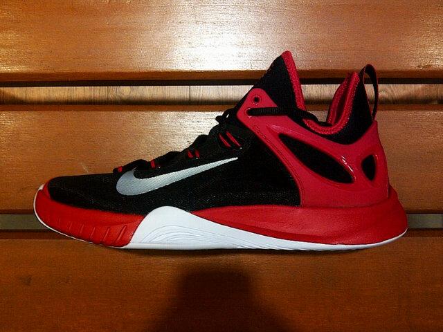 YourSizePlease's tweet photo. Zoom HyperRev 2015 "University Red" | sizes: 8-15 -- IDR. 1.699.000... http://t.co/2qfdSiBvVq @sys_wash @HCSTangsel @sepatubersih