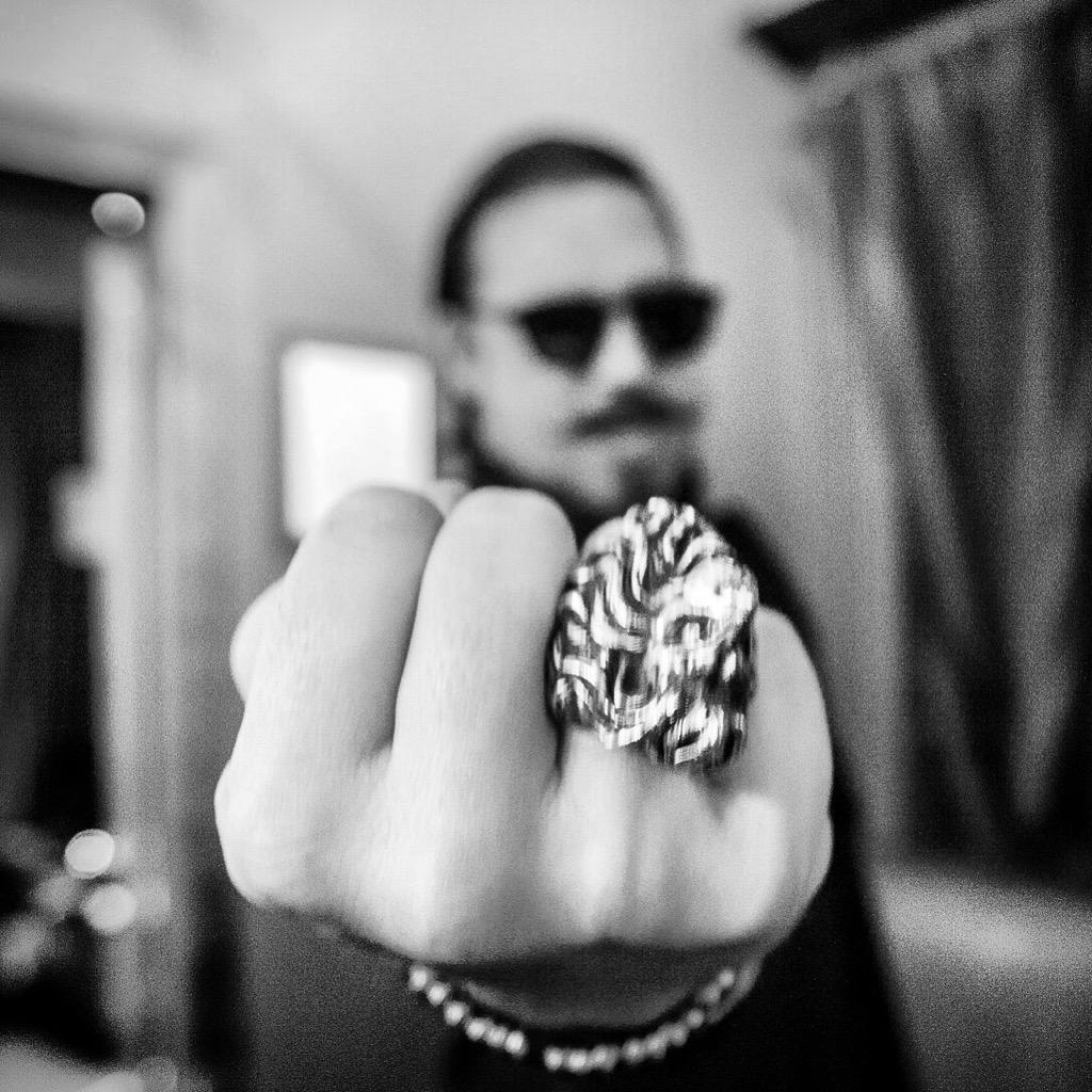 ajtjewellery's tweet photo. The #coolest photo #thefuzzlord @Scott_Holiday of @rivalsons & his @ajtjewellery #lionring 👊🏻photo by Swane Morrison😎 http://t.co/HCp8uXCt42