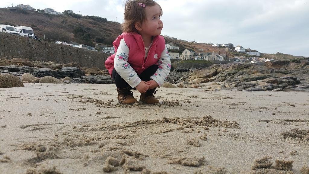 flower_ashleigh's tweet photo. #daughter #beautiful #beach ❤❤❤ http://t.co/VD64Ko6WY9