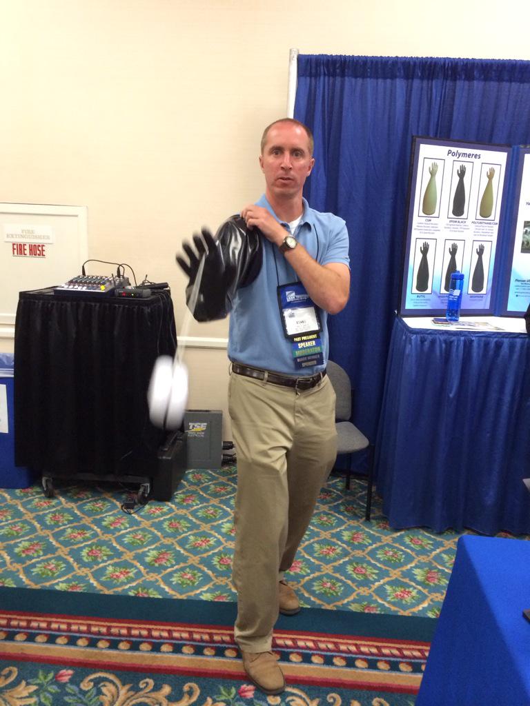 HindsScott's tweet photo. #agsconference @GloveboxSociety Nate displaying his gloved yoyo talents http://t.co/T41tFMUfhp