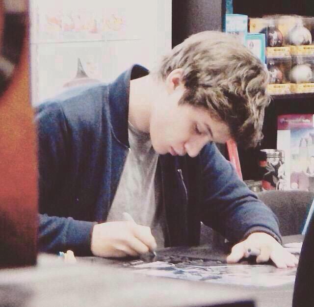 _NickRobinson__'s tweet photo. He's da bomb dot com 💕❤️💕 http://t.co/t1FkPhf1UC