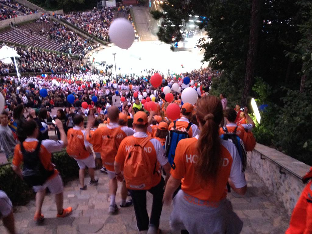 EmielVoest's tweet photo. Onvoorstelbaar gaaf om zo een olympisch stadion in te lopen! http://t.co/6BgO8t2xBN