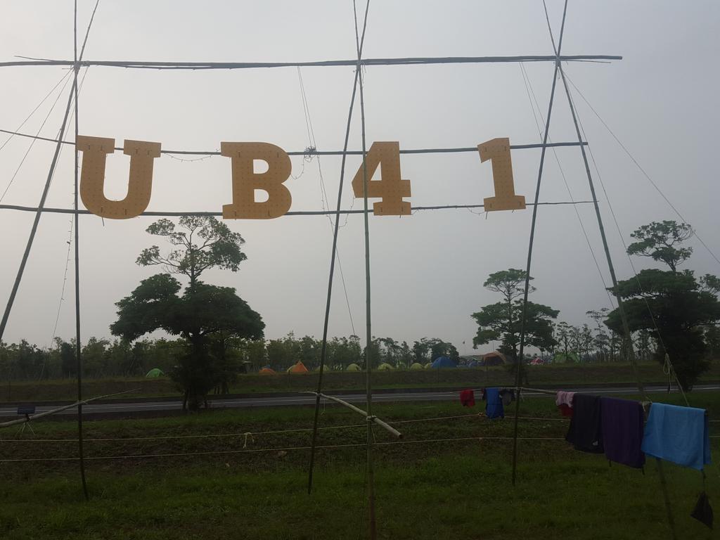 ukbirmingjam's tweet photo. Your UB41 signs in the light for scale http://t.co/tiuqijZztd