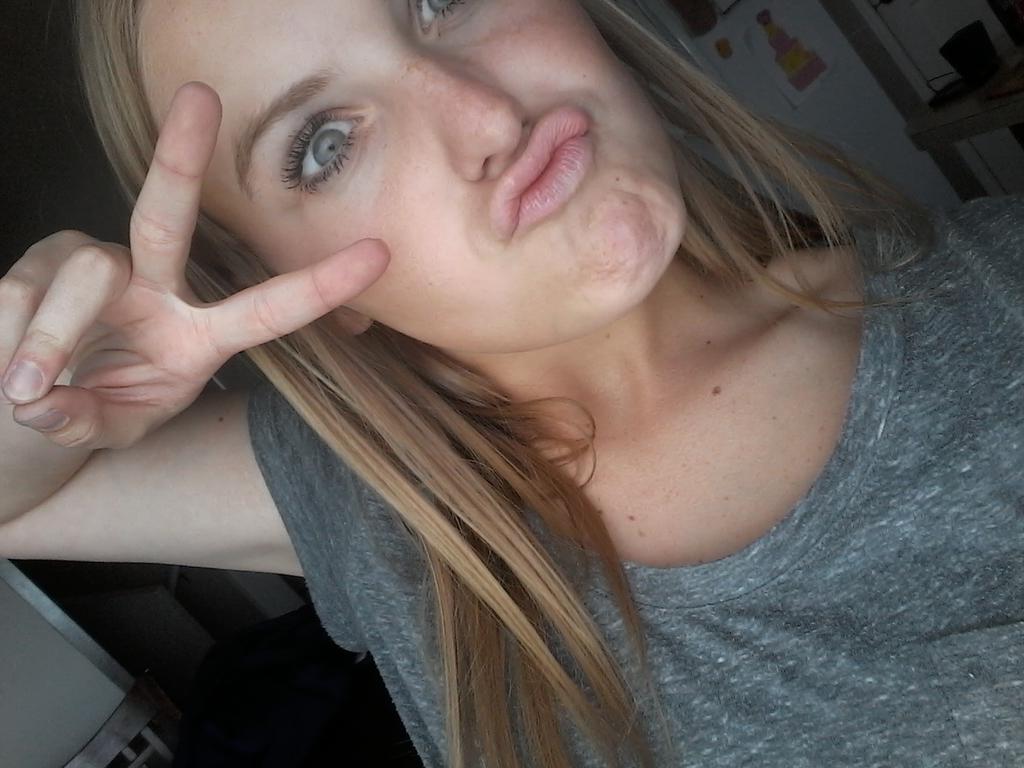 CaWassmer's tweet photo. This my beautiful favorite daughter and I love her the most! @wassmer_allee http://t.co/joqC0CYlPD