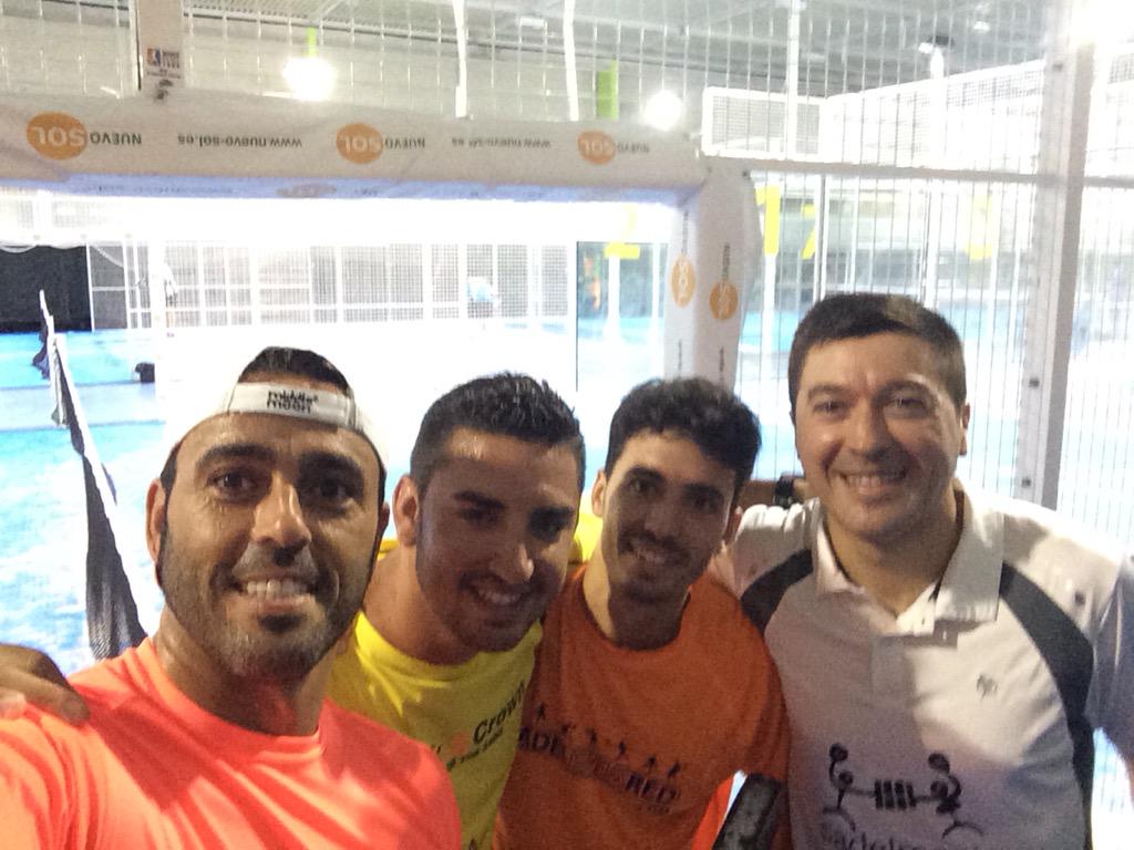 Francisnaranjo5's tweet photo. Partidazo veraniego con unos cracks💪🏼 @luisNrozo @jorge_ncsystems @padelactivo @BlackCrownPadel grandesss!! http://t.co/GpIX9Hizxq